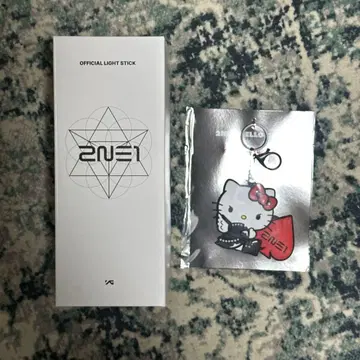 2NE1 응원봉 키링 헬로키티 콜라보