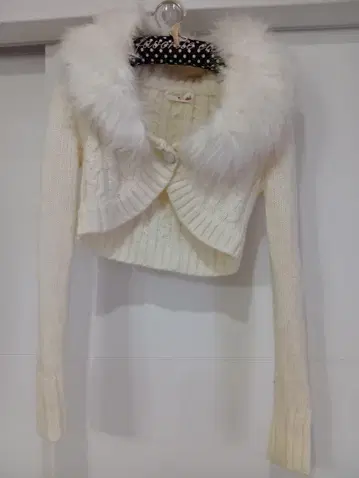 리즈리사 퍼가 달린 케이블 짜임 가디건 볼레로