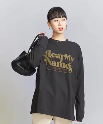 HEAR MY NAME 그래픽 롱 슬리브 티셔츠