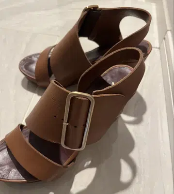 (새상품급) AG LARGO Nougat/BC 37 사이즈 샌들