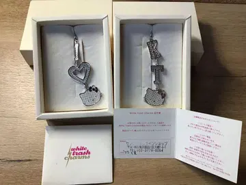 초 레어! 헬로키티 & 화이트 트러시 참즈 콜라보 실버 귀걸이