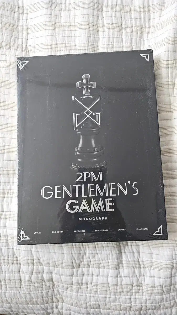 2pm GENTLEMEN'S MONOGRAPH