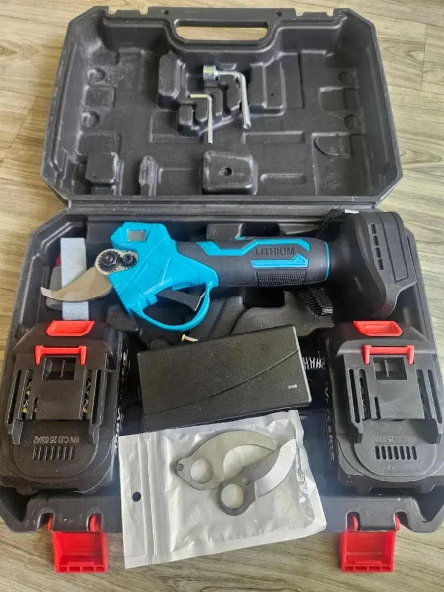 21v Cordless Battery-Operated Pruning Shears