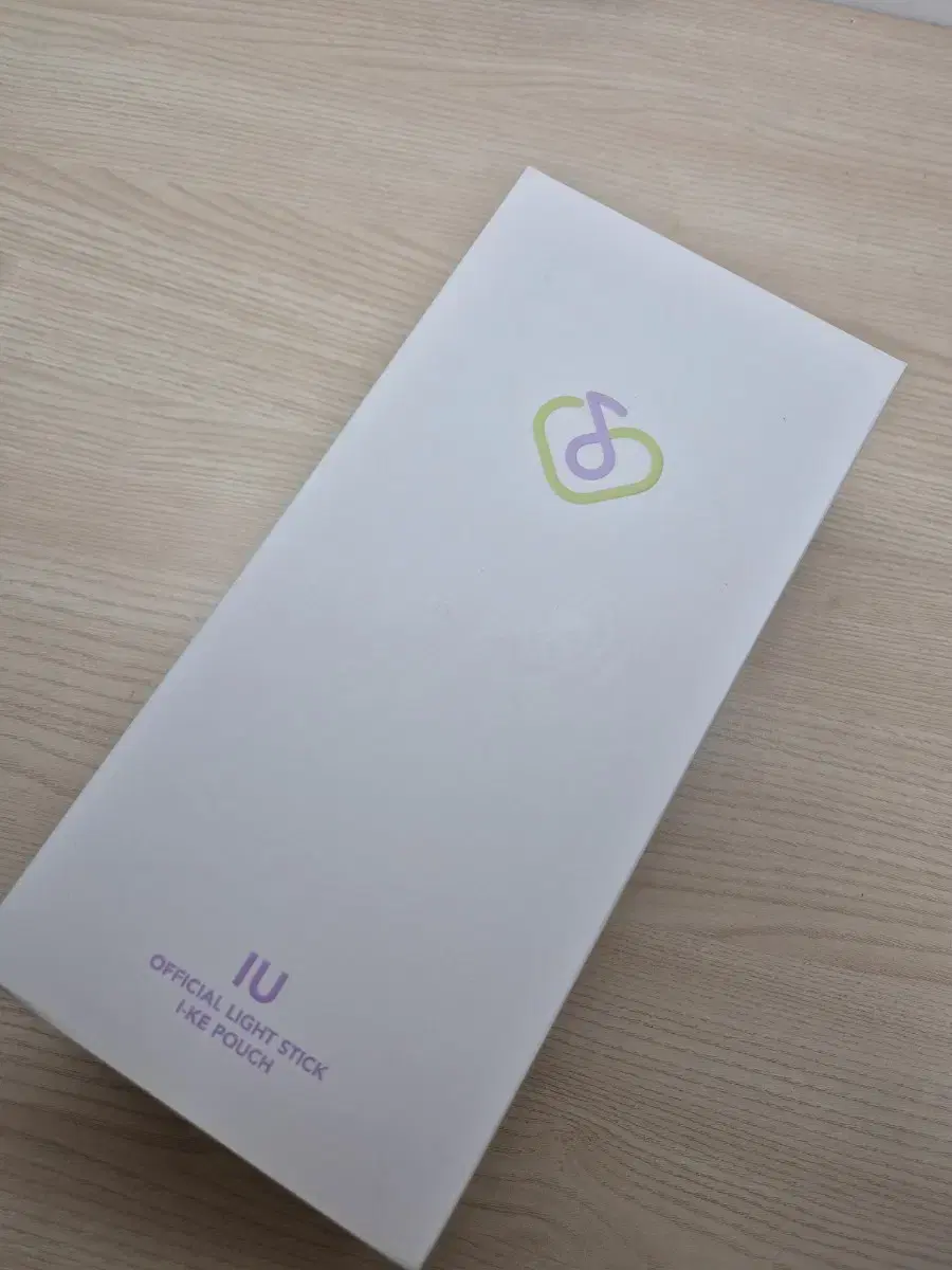 Iu Golden Hour lightstick pow