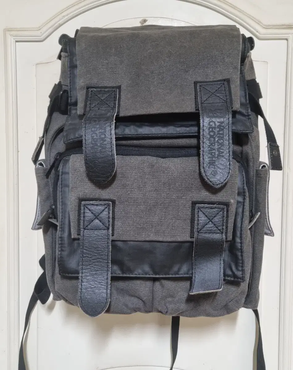 See image for National Geographic genuine NG W 5071 camera bag backpack Used
