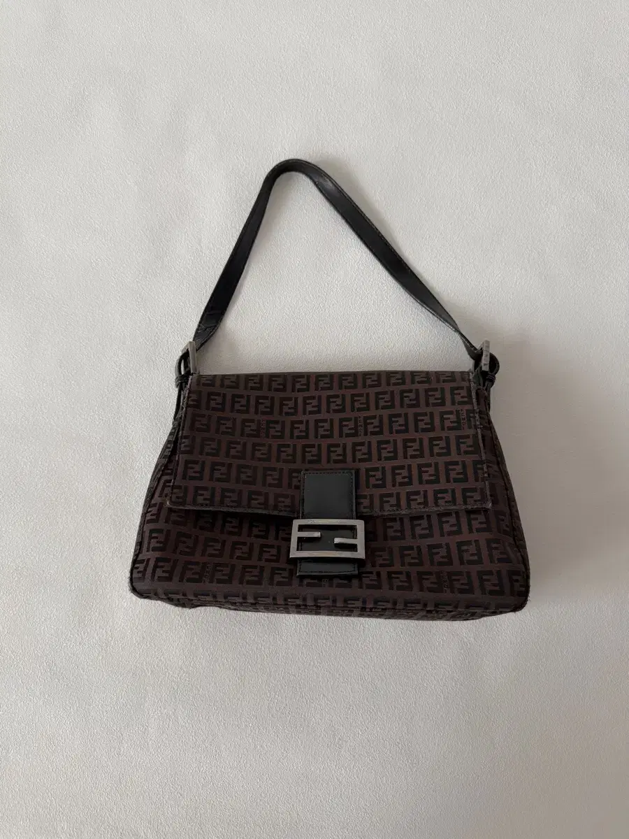 펜디(FENDI) 브라운 주카 맘마 숄더백(ITALY)