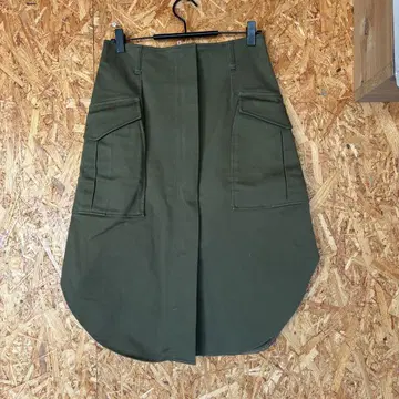 DRESSTERIOR 일본제 카키색 개성적인 미디 스커트
