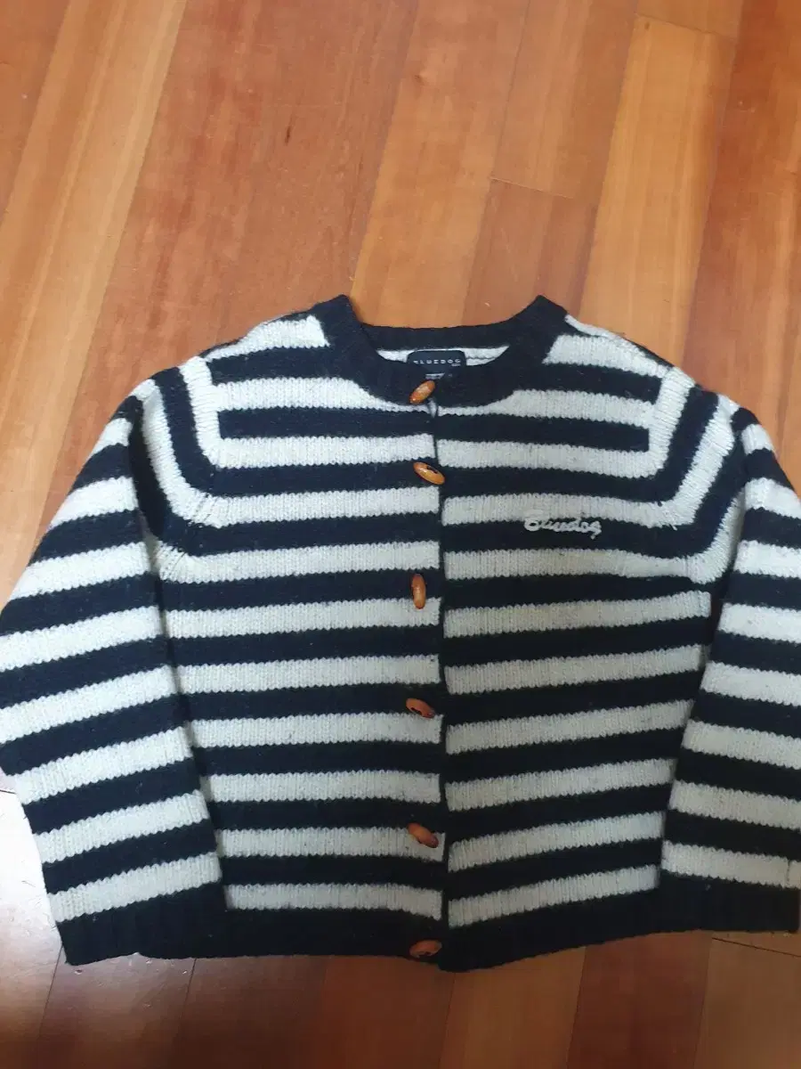 Bloody Dog Cardigan 110