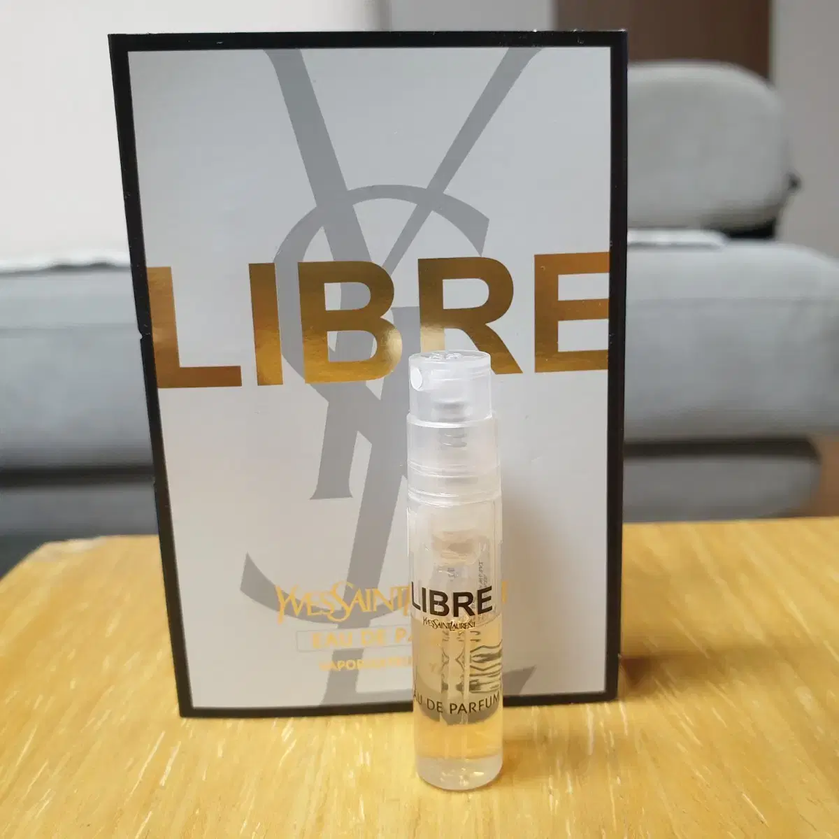 (새제품)입생로랑 리브르 오 드 빠르펭 1.2ml