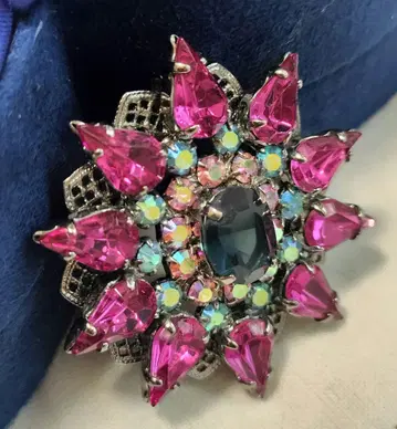 퓨샤 핑크와 몬타나 블루 레인보우 컬러 비쥬 화려한 브로치 겸 펜던트 탑