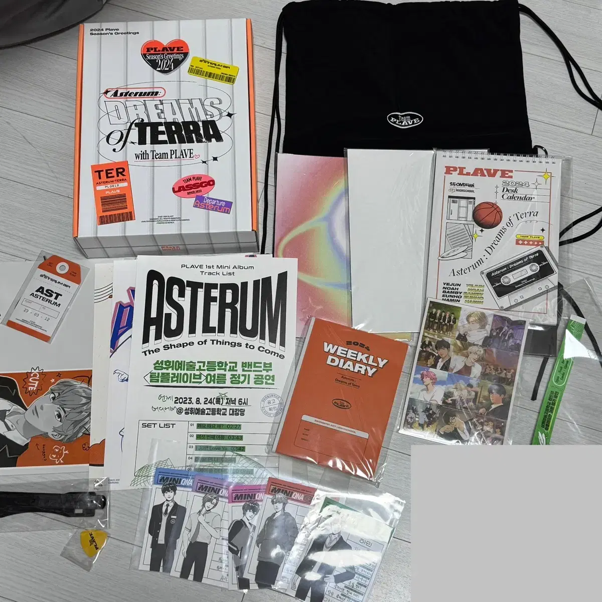 PLAVE | 플레이브 plave 2024 season's greetings for sale PLAVE | 플레이브 plave 2024 season's greetings for sale