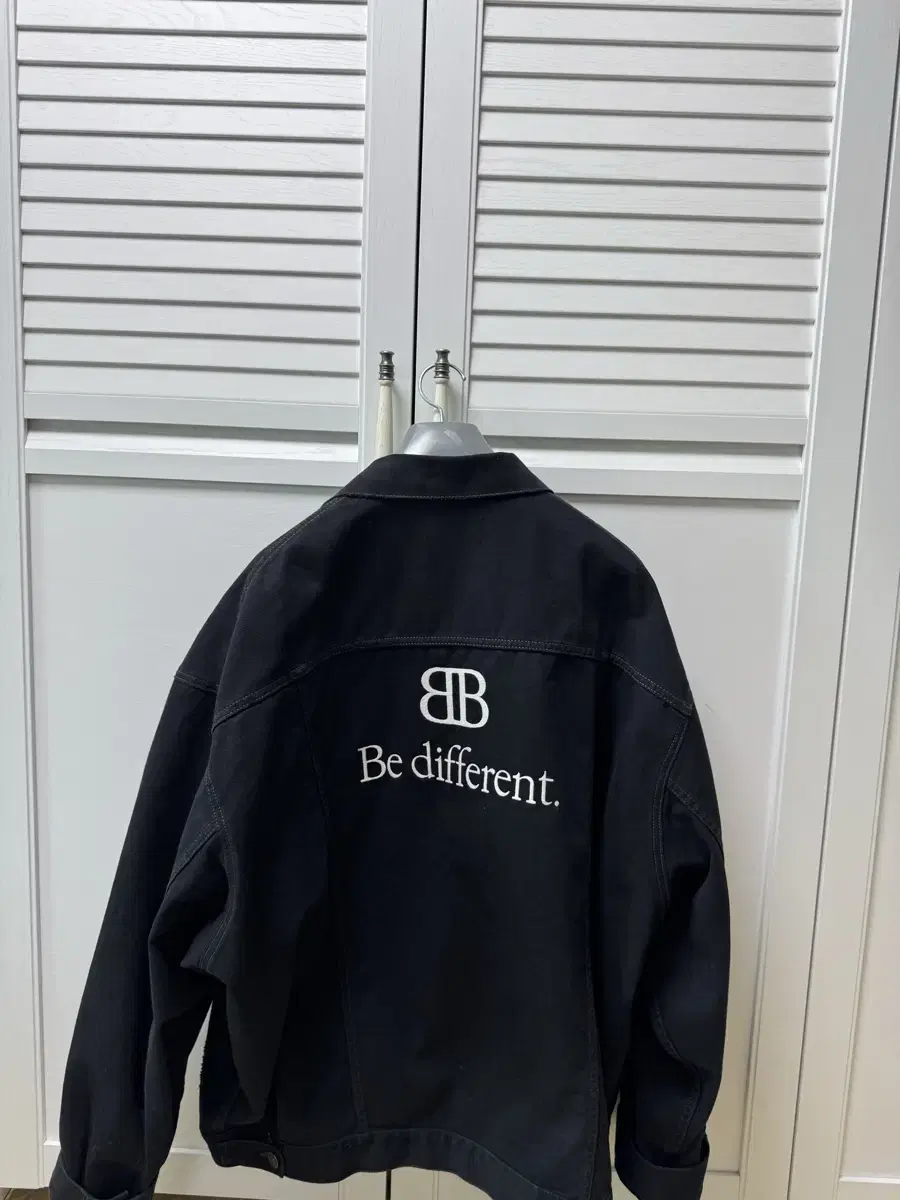 발렌시아가 BB be diffefrent 데님자켓