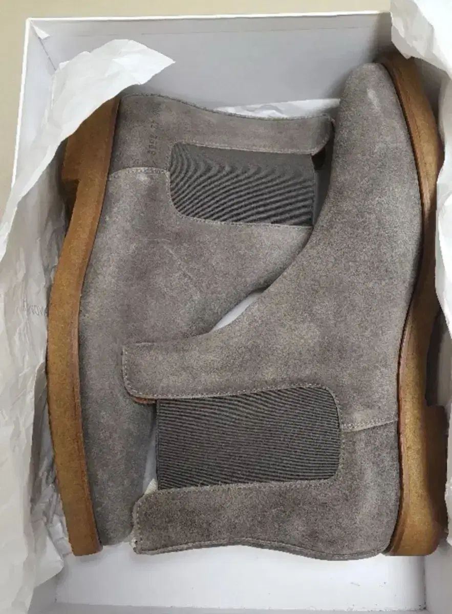 Common Project Chelsea Boots 41