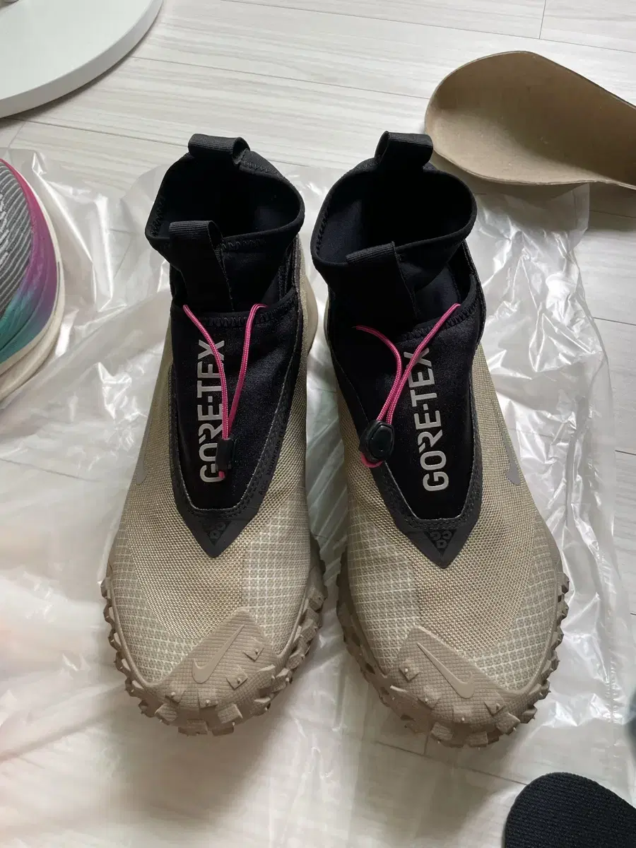 나이키 acg 마운틴플라이 고어택스 260사이즈