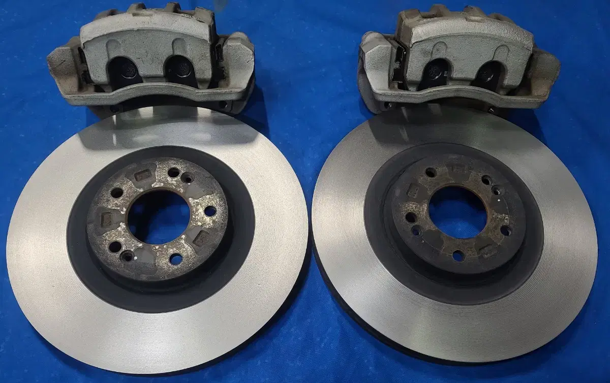 Front brakes on Pelissade: 340 mm discs