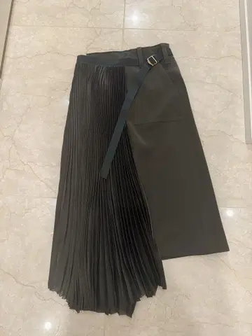 사카이 플리츠 스커트