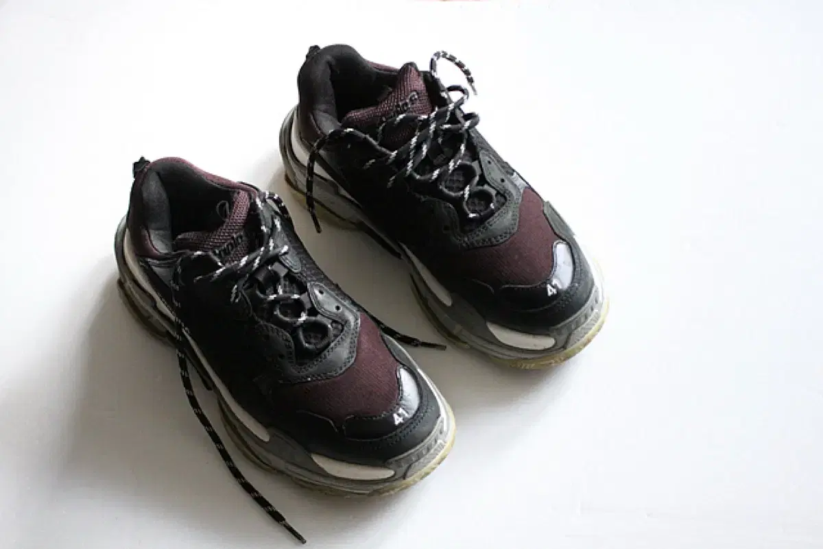 발렌시아가 트리플 s  블랙 버건디 스니커즈 balenciaga