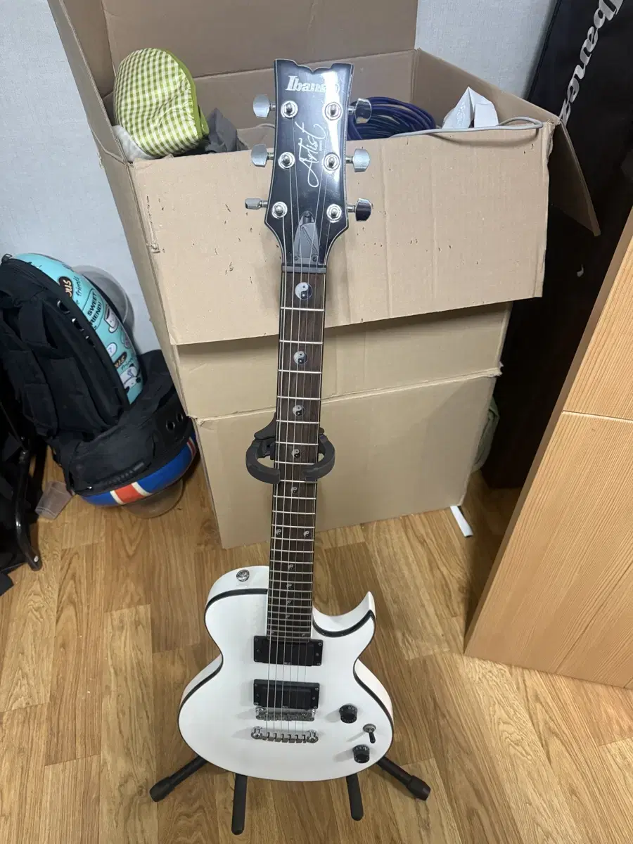 Ibanez arz300 Les Paul electric guitar
