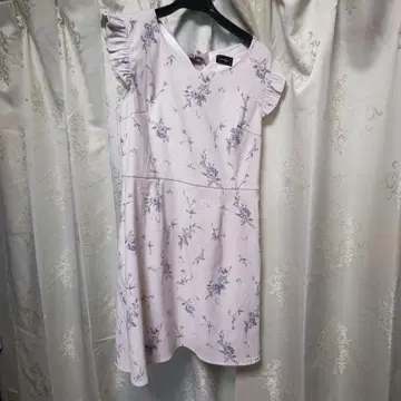 꽃무늬 프릴 소매 원피스 옅은 핑크 에블린