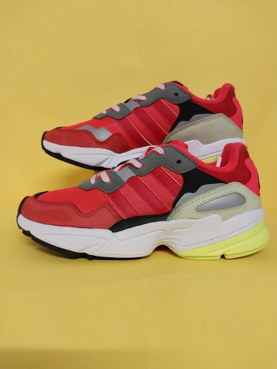 Women's Adidas sneakers (230)