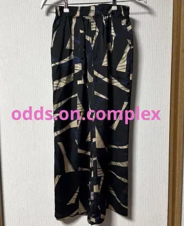 odds.on.complex 기하학 패턴의 새틴풍 와이드 팬츠