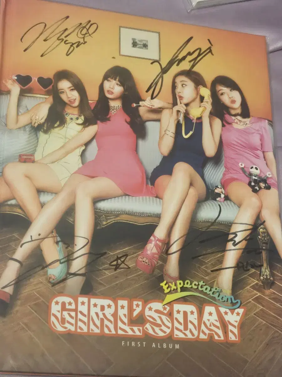 Girls' Day autographed album