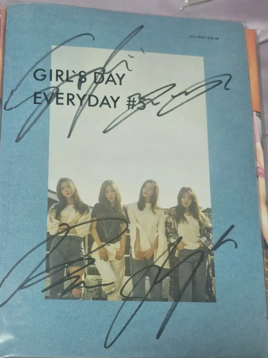 Girls' Day autographed album