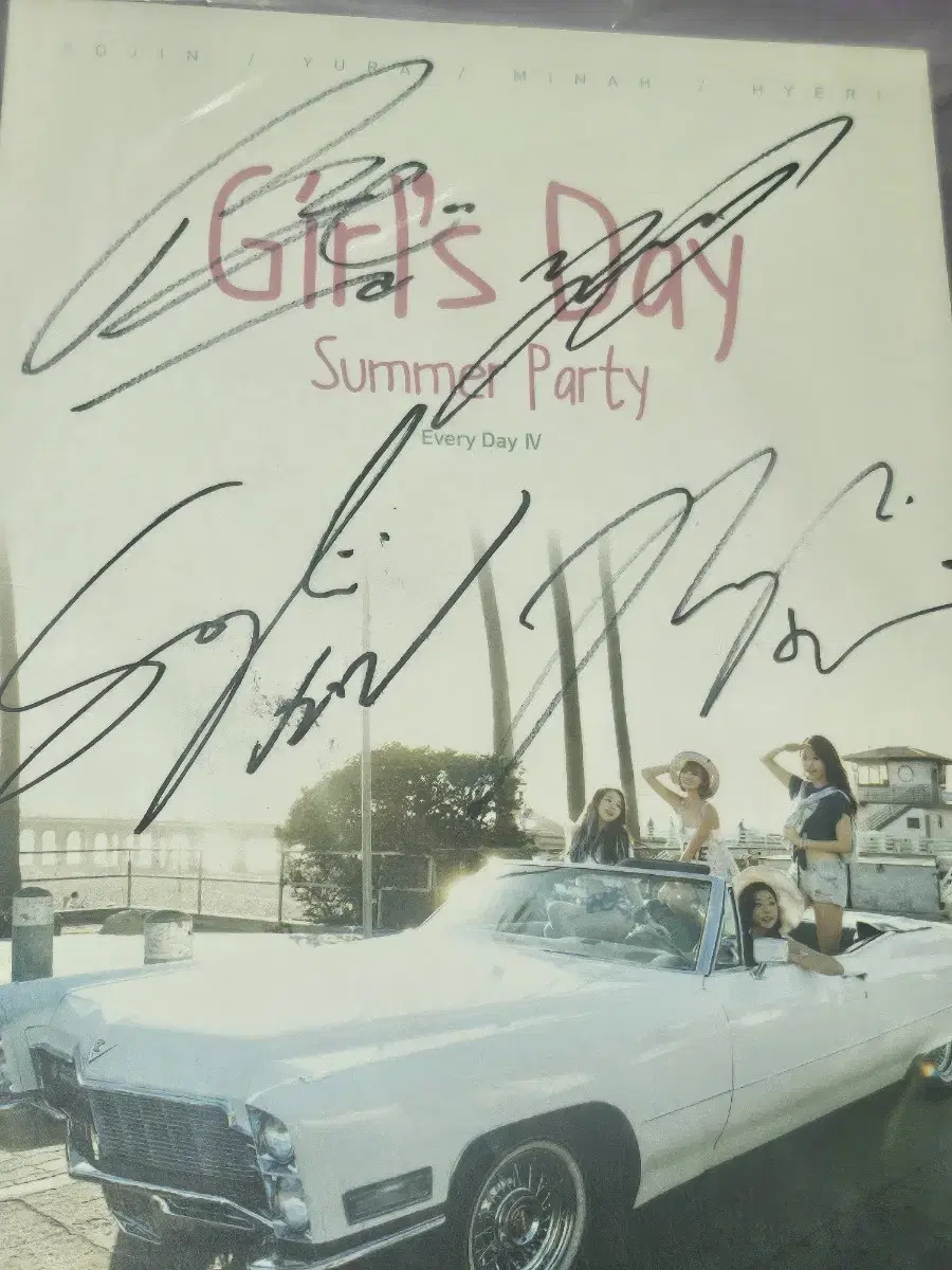 Girls' Day autographed album