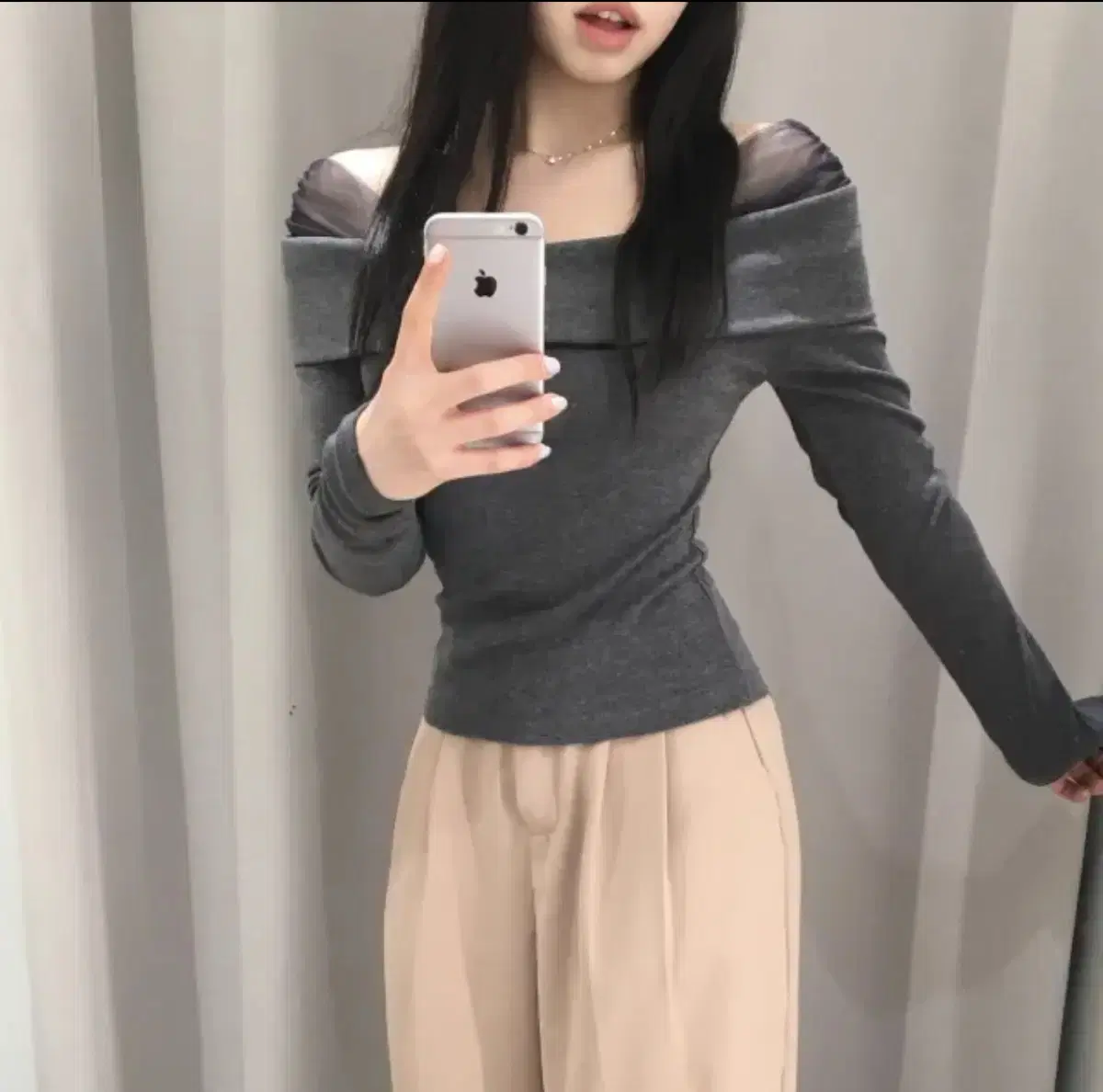 [에이블리] 어깨 쉬폰 시스루 셔링 오프숄더 긴팔 티셔츠 (새상품)