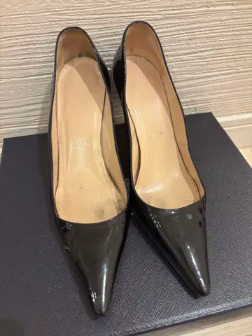 크리스찬 루부탱 블랙 스틸레토 하이힐