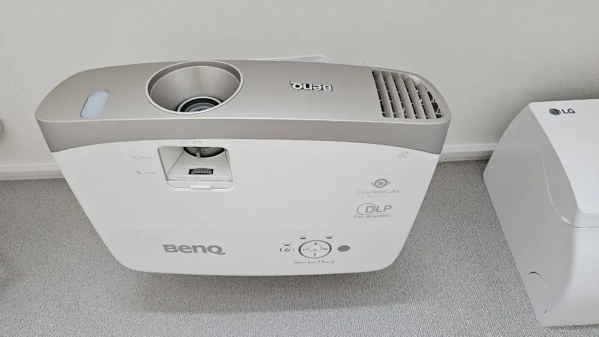 BenQ W2000 Projector FullHD+Bracket