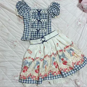 리즈리사 스트로베리 잼 셋업 스커트 상의 네이비