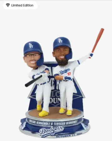 테오 스카, 키케 에르난데스 포스트 시즌 5차전 홈런 기념 보블헤드
