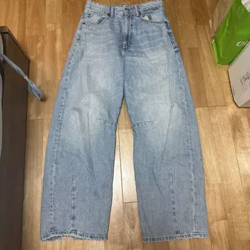 자라 24SS 32인치 배럴 레그 와이드 데님
