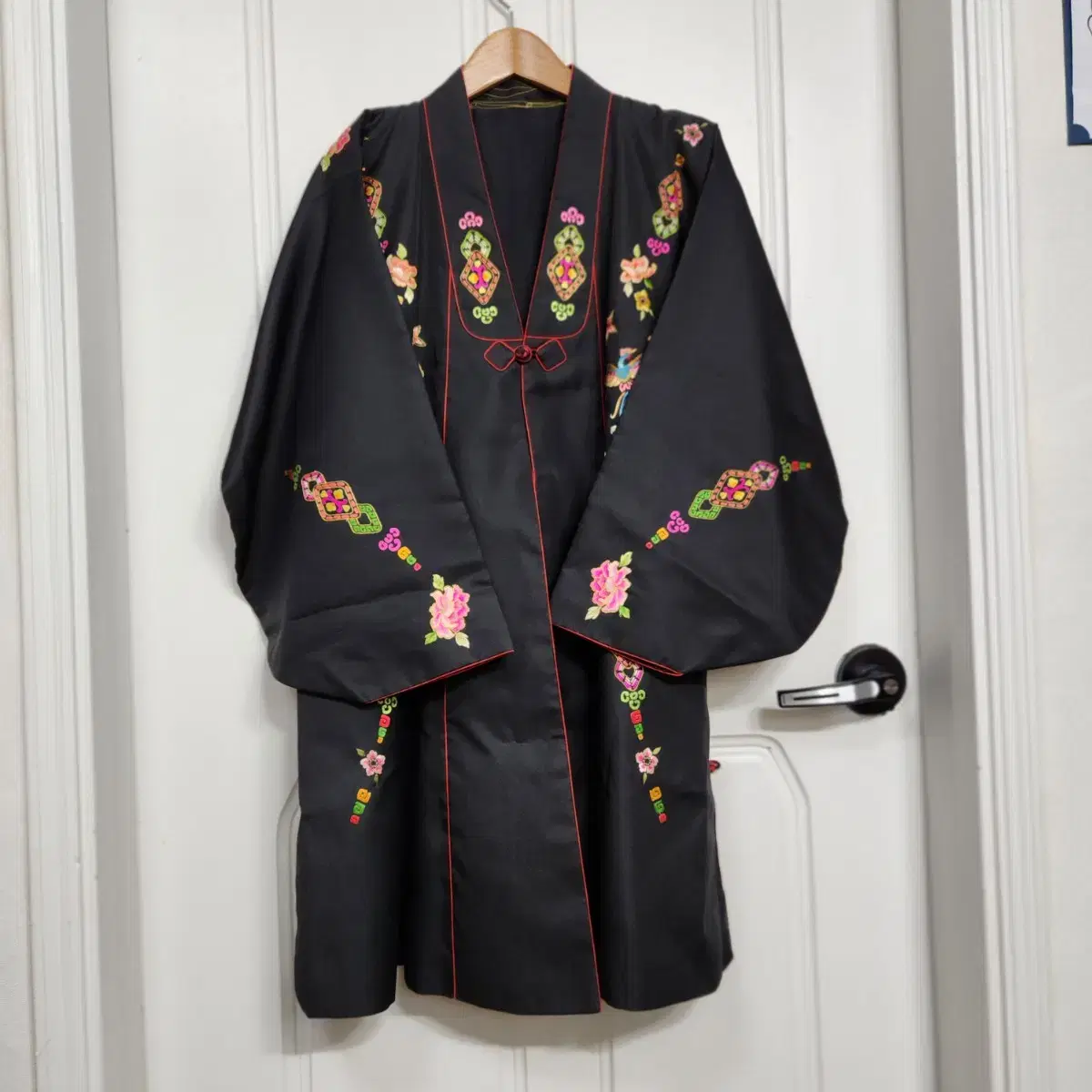 Black woman's jeogori with embroidery, 90cm. Duremagi. Magosa. Hanbok. Women's hanbok.