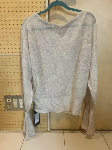 미도르 라이트 그레이 니트 보트넥 벨 슬리브