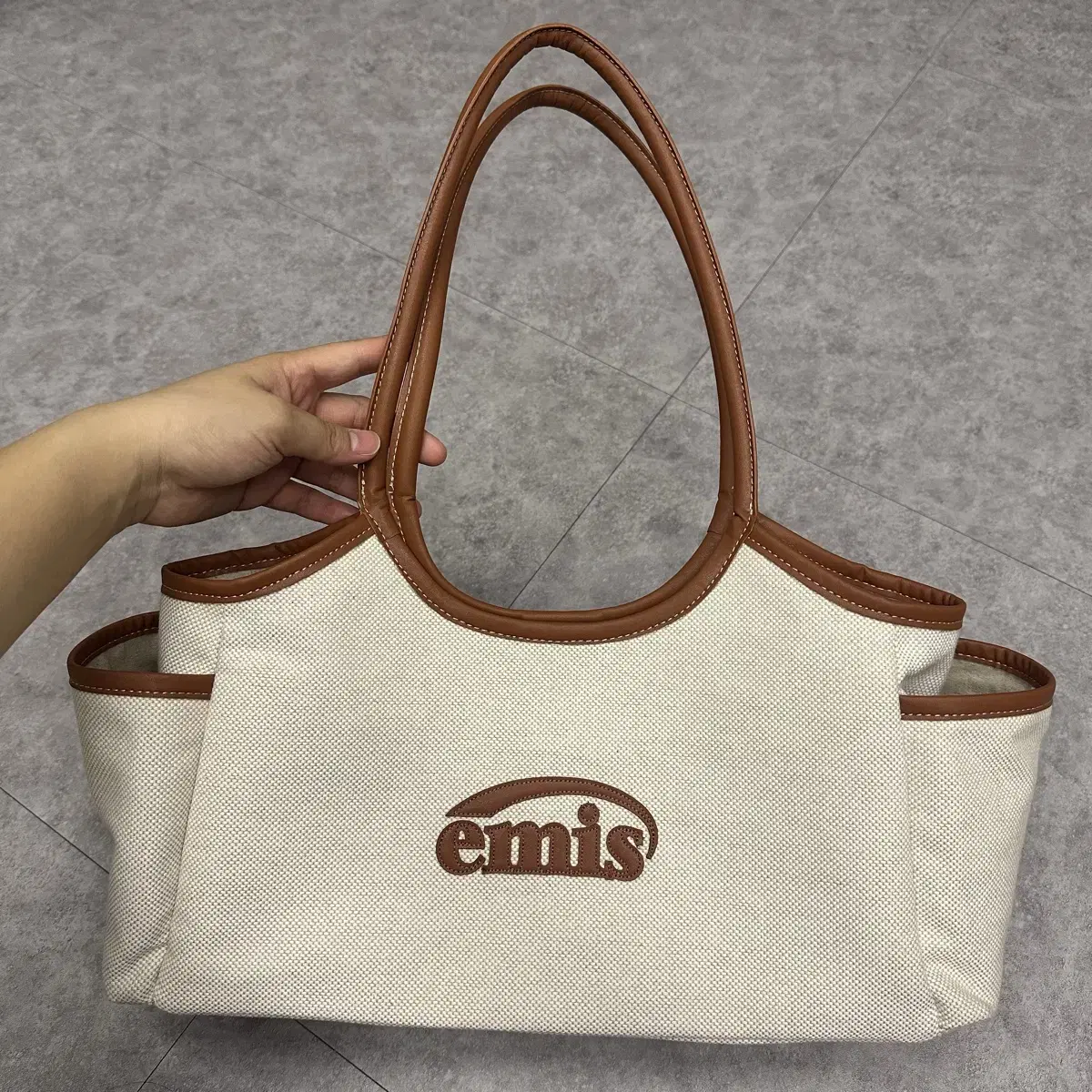 EMIS Leather Canvas Shoulder Bag Brown on Bunjang Global Site. EMIS Leather Canvas Shoulder Bag Brown on Bunjang Global Site.