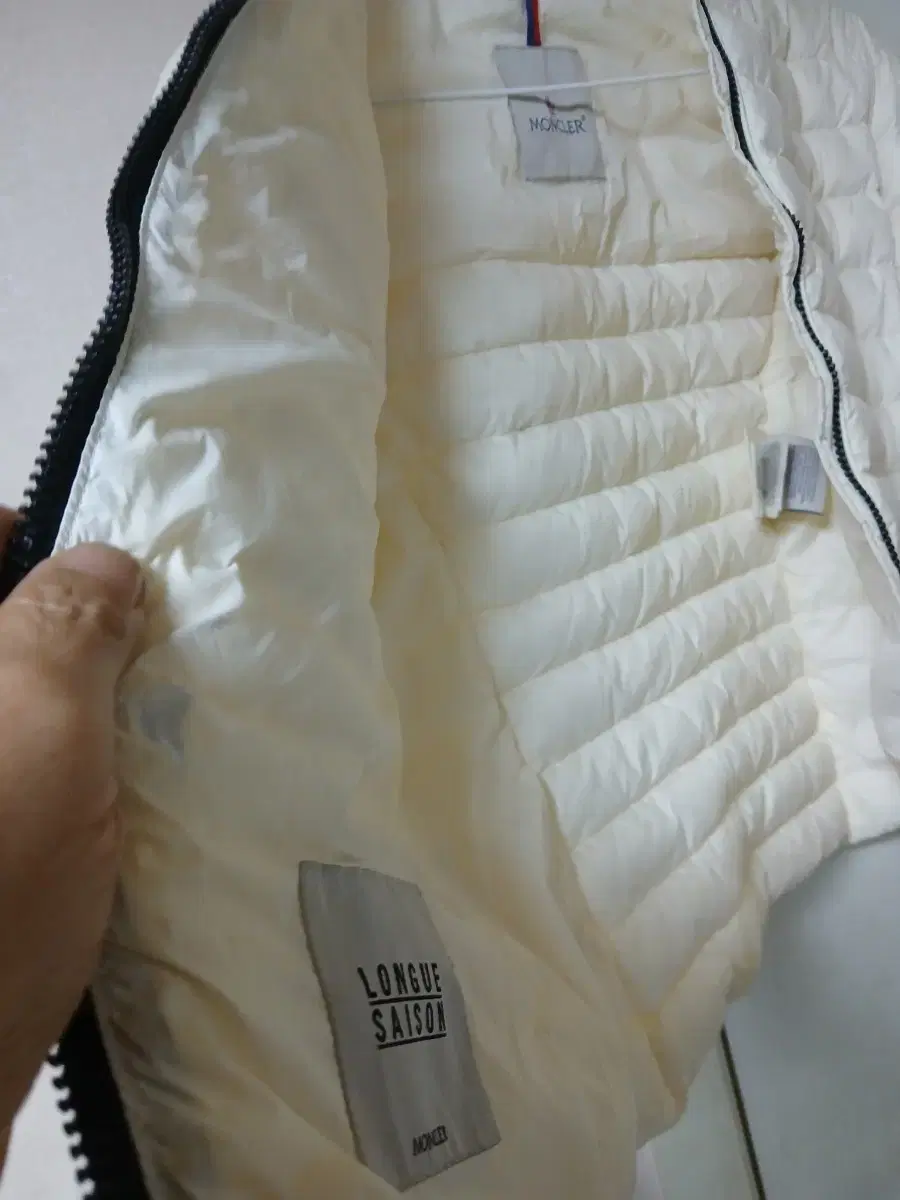 몽끌레어 경량 패딩 베스트
