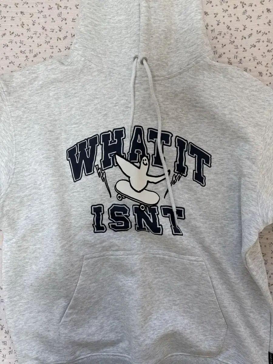What It Isnt Hoodie Gray M (Shipping Included 24,000)