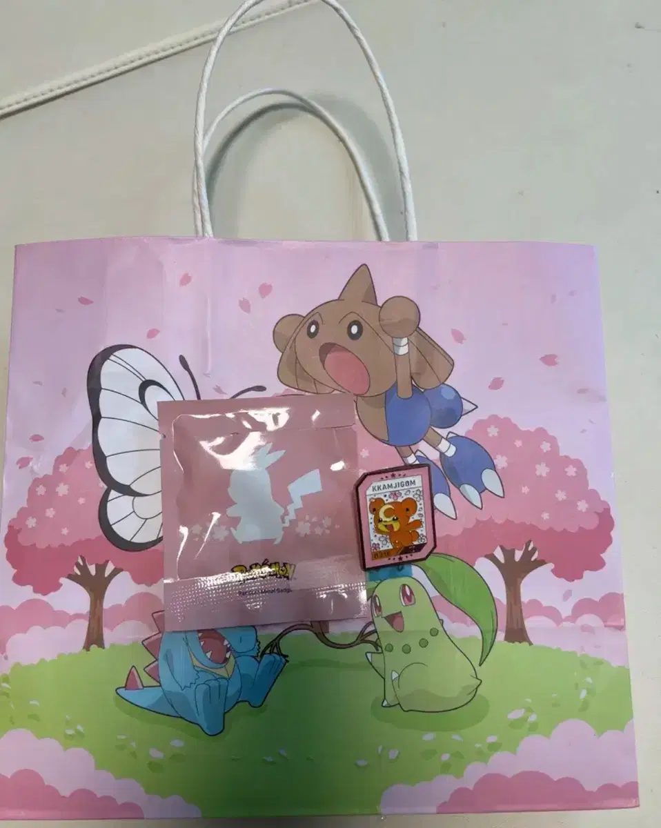 이삭토스트 포켓몬 뱃지 깜지곰 +미사용쇼핑백