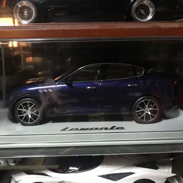 Maserati Levante 미니카 1/18 다크 블루