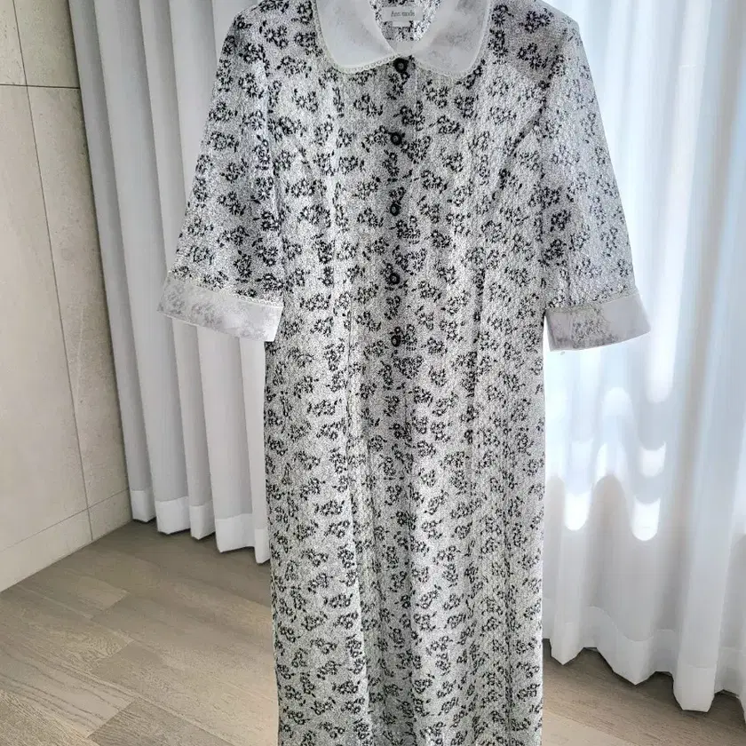 Vintage lace ONEPIECE Y2K on Bunjang Global Site. Vintage lace ONEPIECE Y2K on Bunjang Global Site.