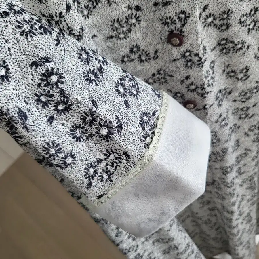 Vintage lace ONEPIECE Y2K on Bunjang Global Site. Vintage lace ONEPIECE Y2K on Bunjang Global Site.