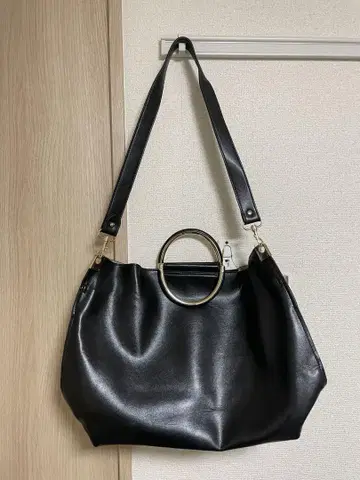 블랙 핸들 숄더백