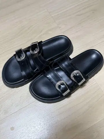 EVRIS 블랙 버클 캐주얼 샌들