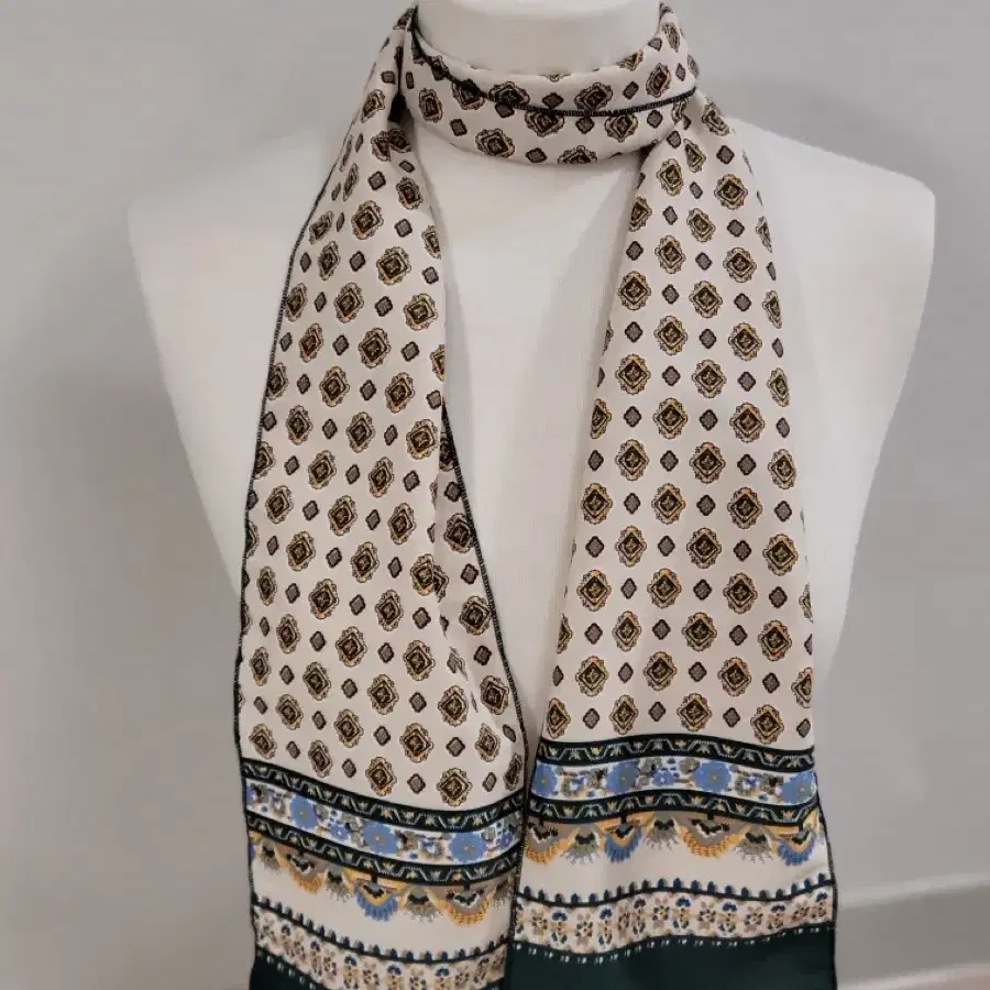 ★HILLDA★ Bohemian Paisley Scarf Khaki 24SSBPSK hillda Bohemian Paisley Scarf Khaki on Bunjang Global Site.