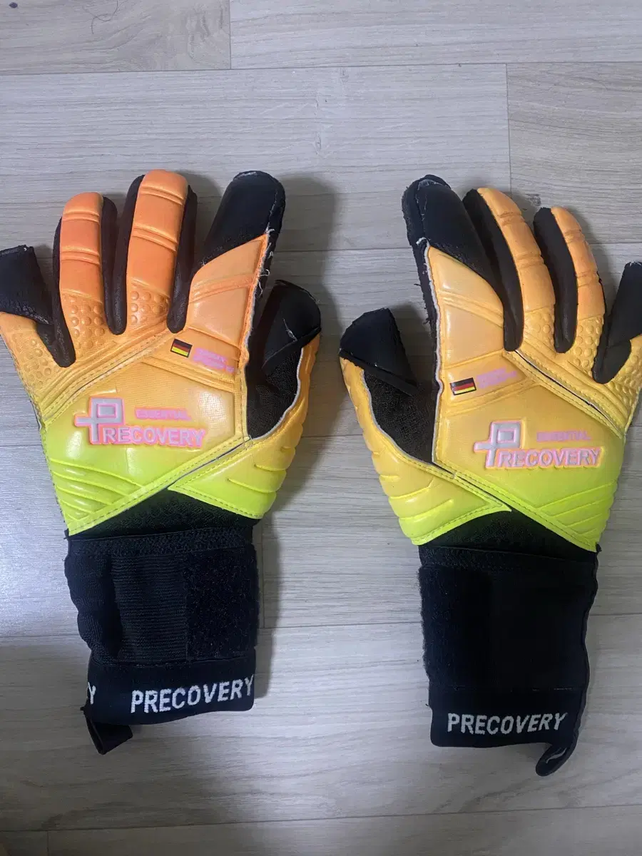 Price) Free Cover 8 Goalkeeper Gloves