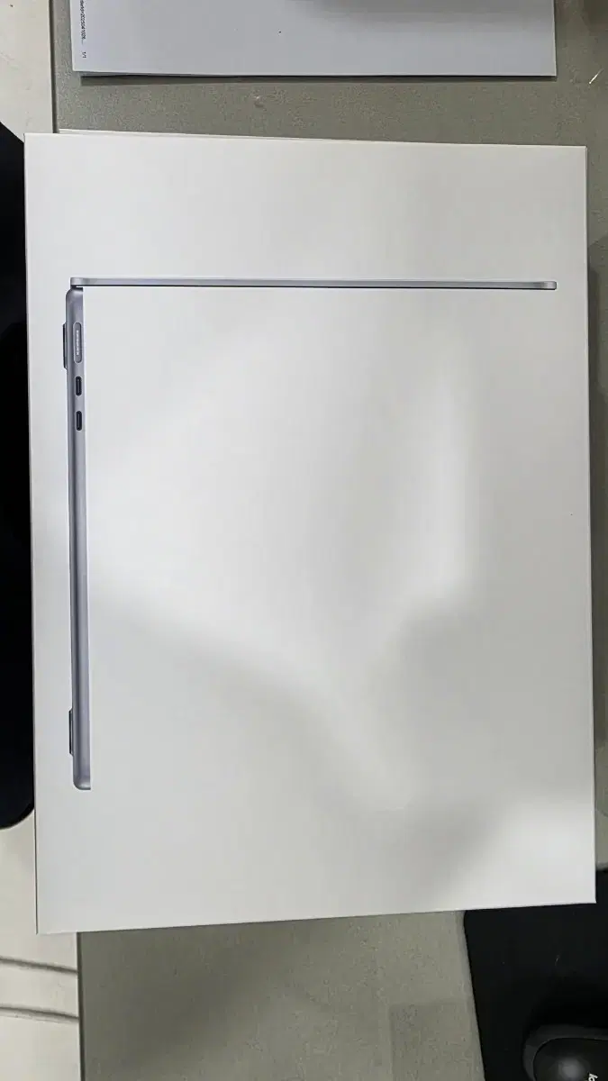 맥북에어 스카이 블루 M4 15인치 16GB 256GB 미개봉 팝니다.