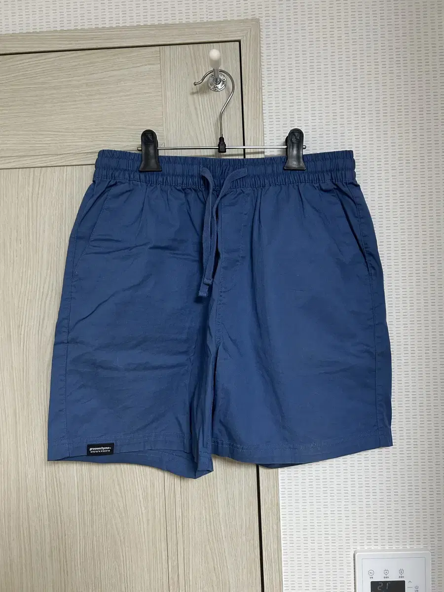 [Groove) 2 pairs of shorts