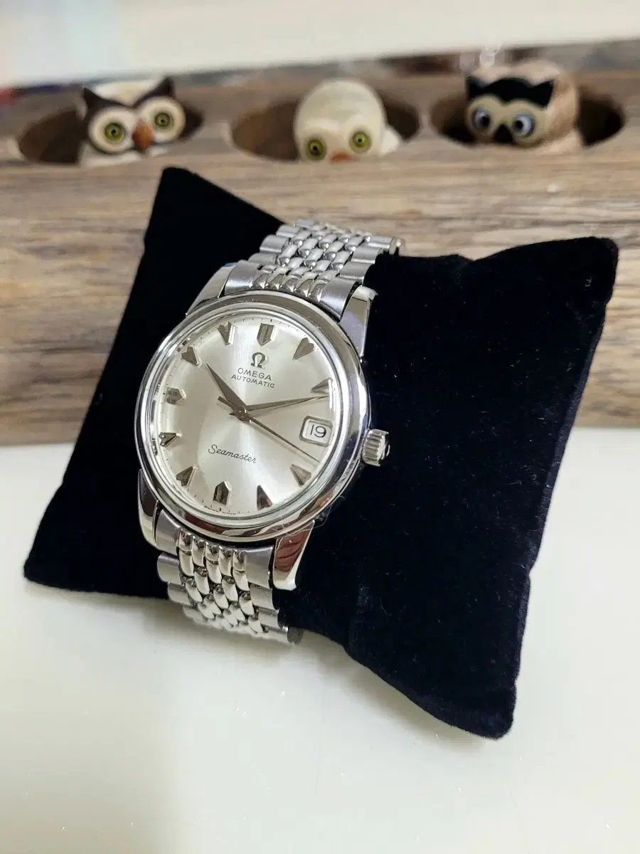 Commander-class) Omega Seamaster Arrowhead Index Automatic Watch